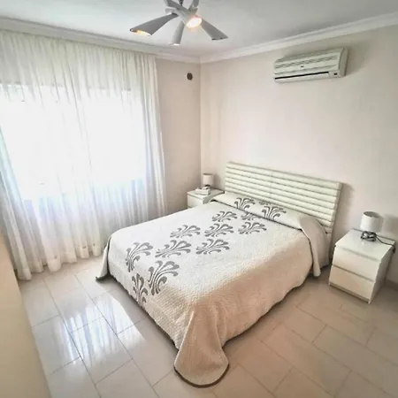 빌라 Samarina En La Prestigiosa Zona De La Caleta Golf *